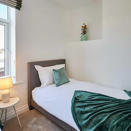 Host & - Harbour View * Whitby