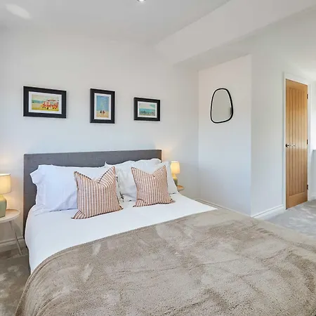 Host & - Harbour View *