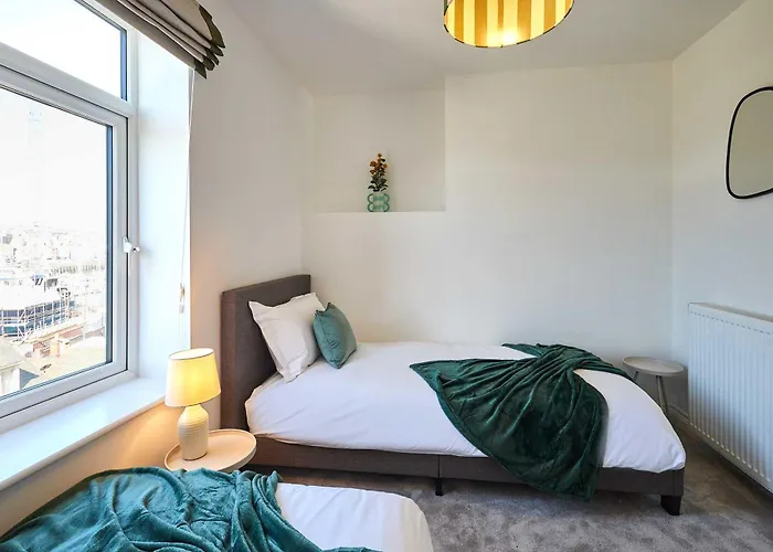 Host & - Harbour View Whitby