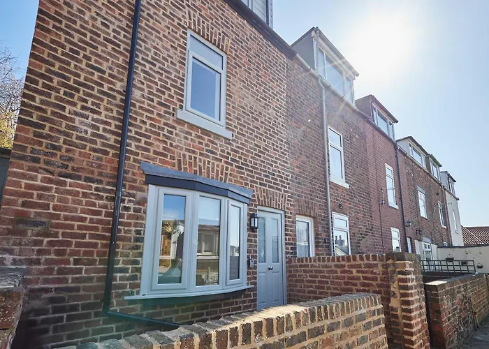 Host & - Harbour View * Whitby