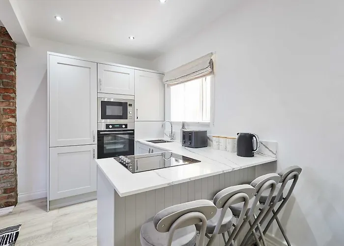 Host & - Harbour View Whitby